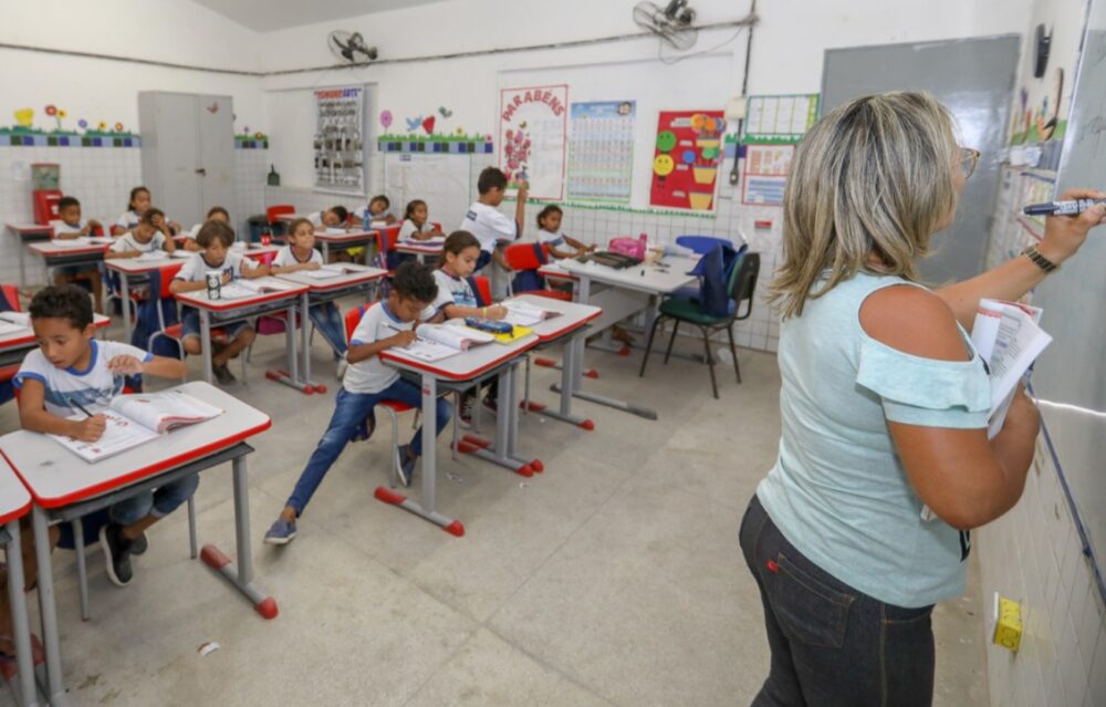 Capes abre mais de 4 mil vagas de mestrado para professores