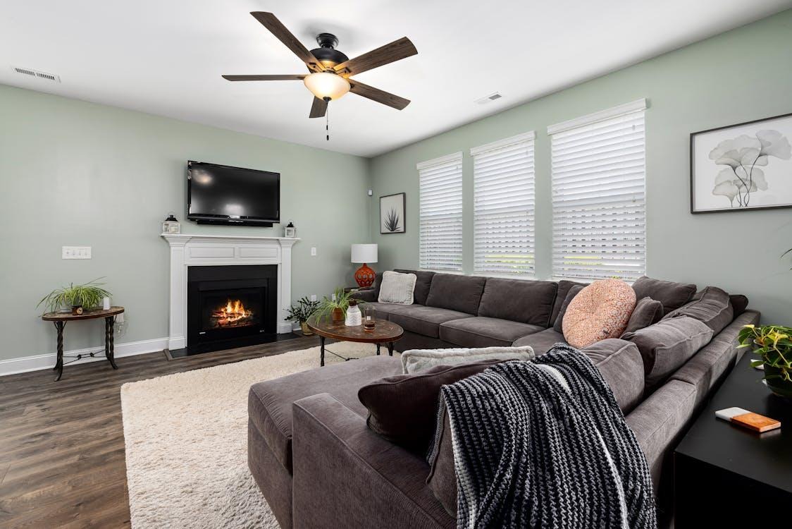 Stilingi ir praktiški – kodėl „diena naktis“ roletai tinka kiekvienam kambariui?