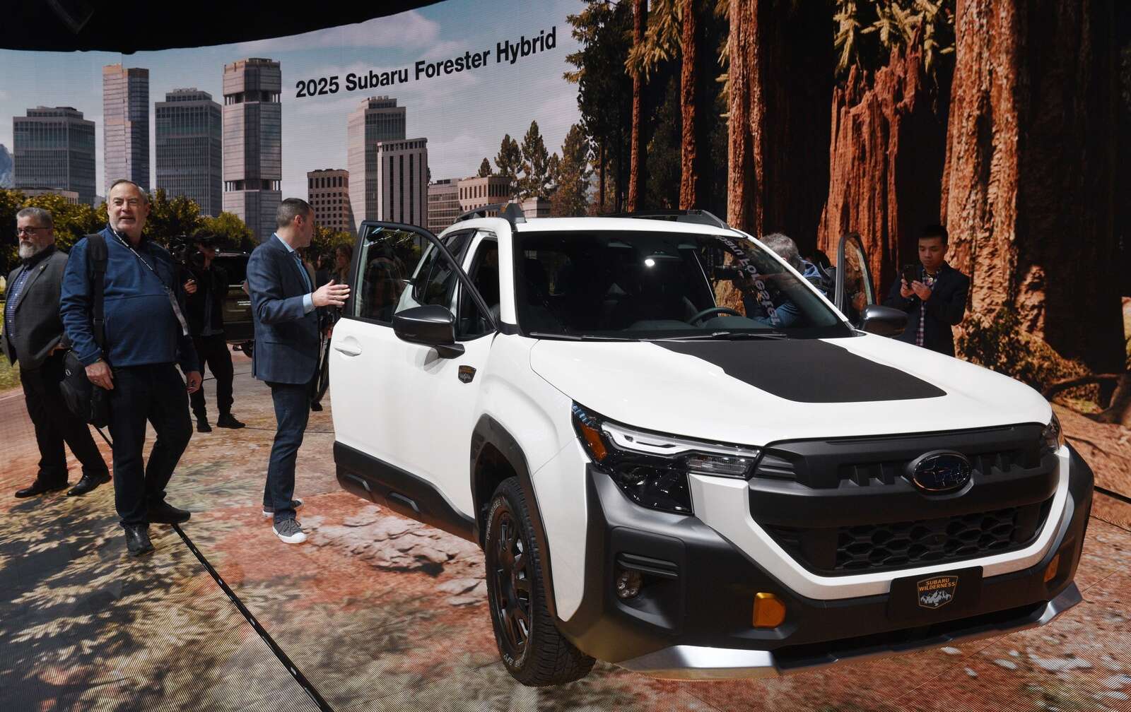 EVs, hybrids give spark to Chicago Auto Show