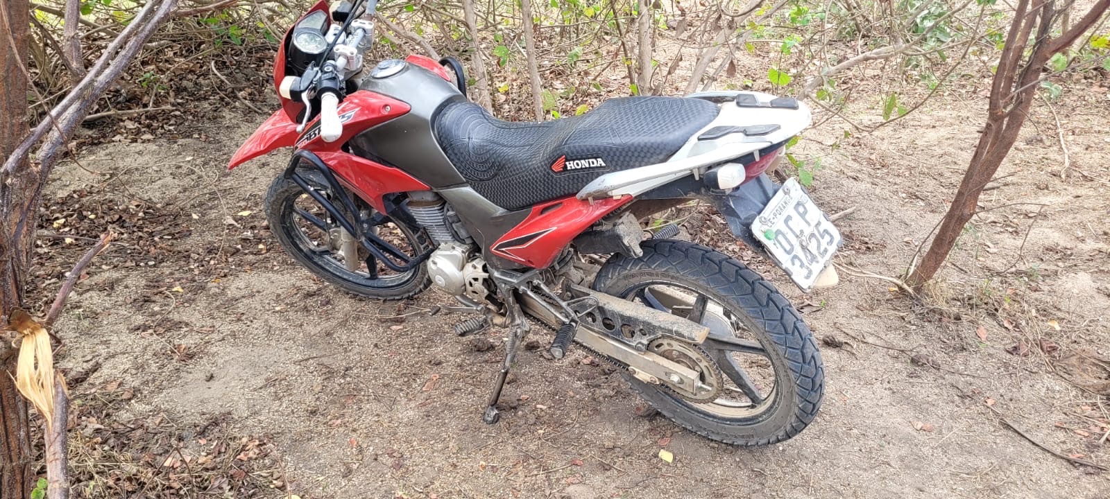 Motocicleta furtada em Poranga é recuperada pela PM durante tentativa de assalto em Pires Ferreira