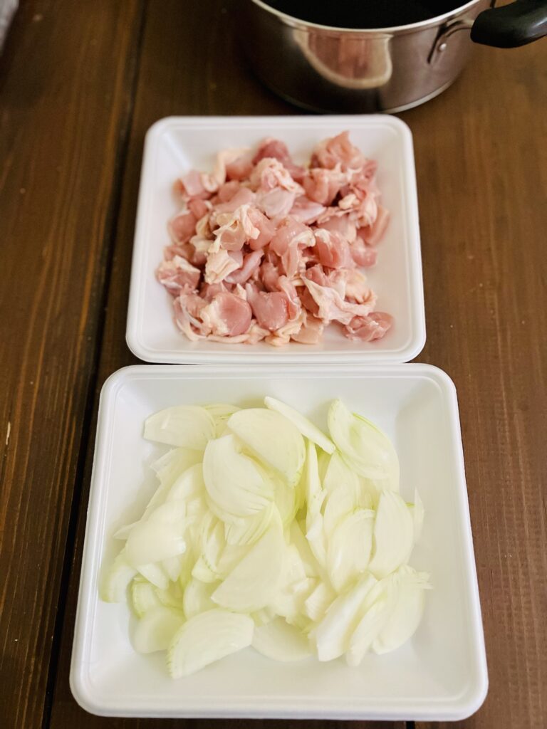 だし香るやさしい味わいの親子丼