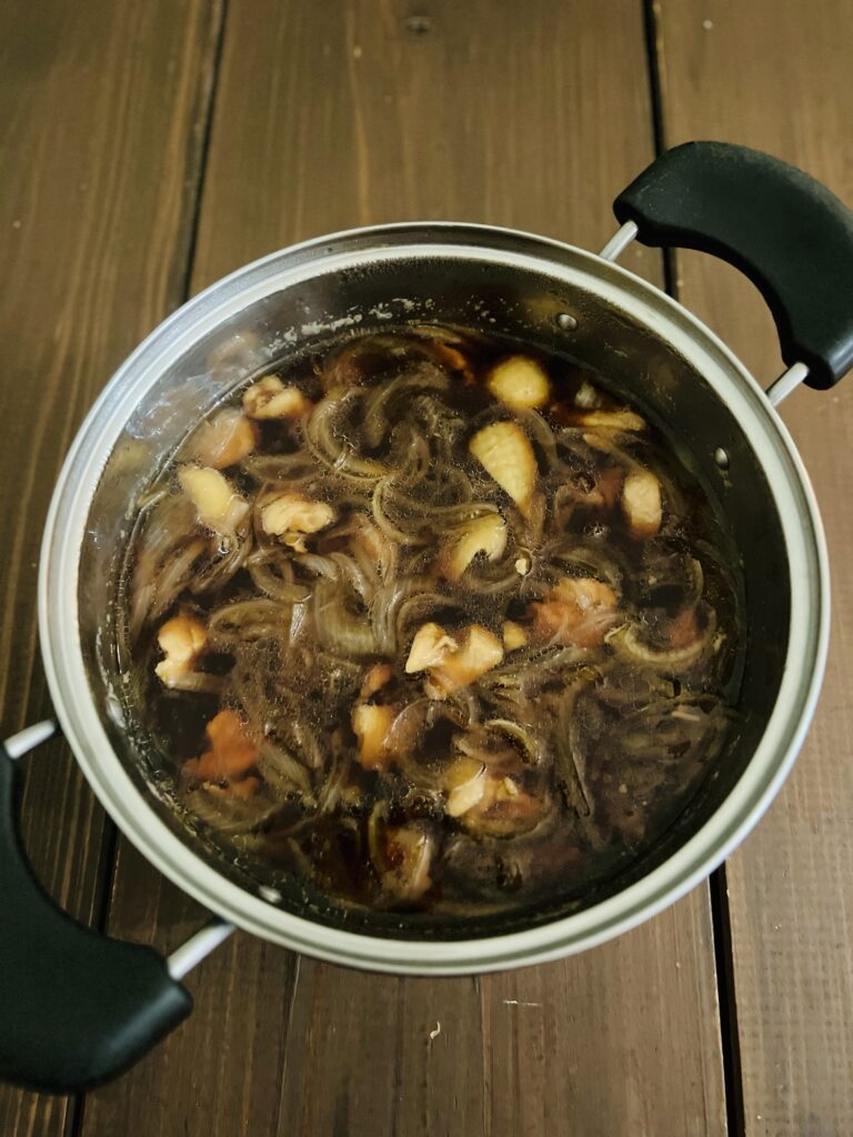 だし香るやさしい味わいの親子丼