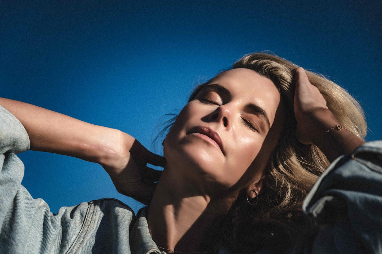 HOLLY WILD sheds all baggage to have NO LIMITS
