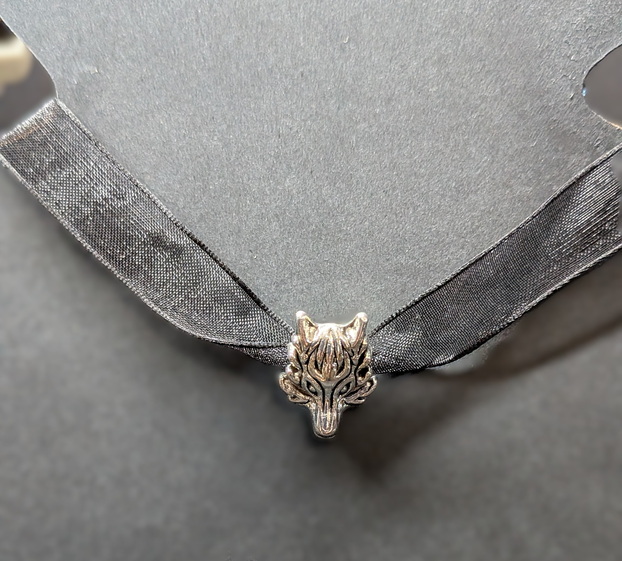 WOLF HEAD BLACK RIBBON CHOKER