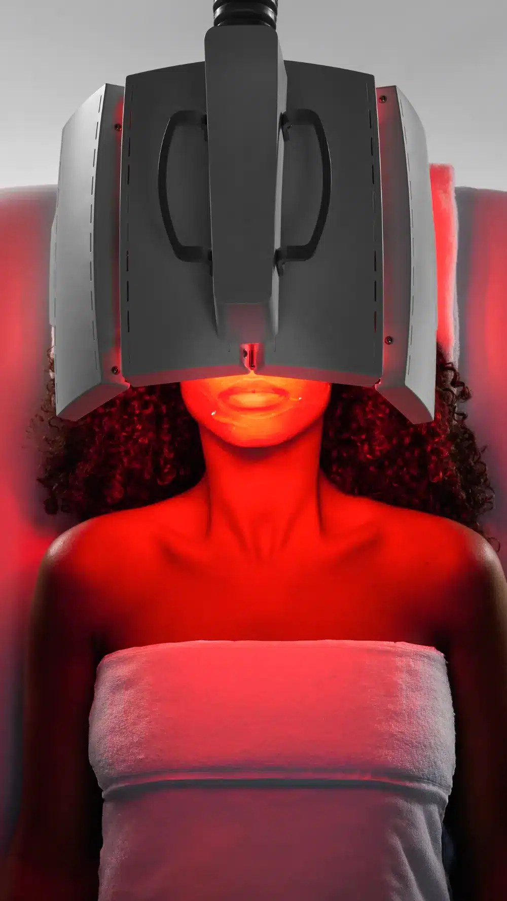 Soin visage LuminFusion Dermalogica à Grenoble : peeling rétinol, nanoinfusion et LED rouge pour une peau éclatante, lissée et revitalisée instantanément.