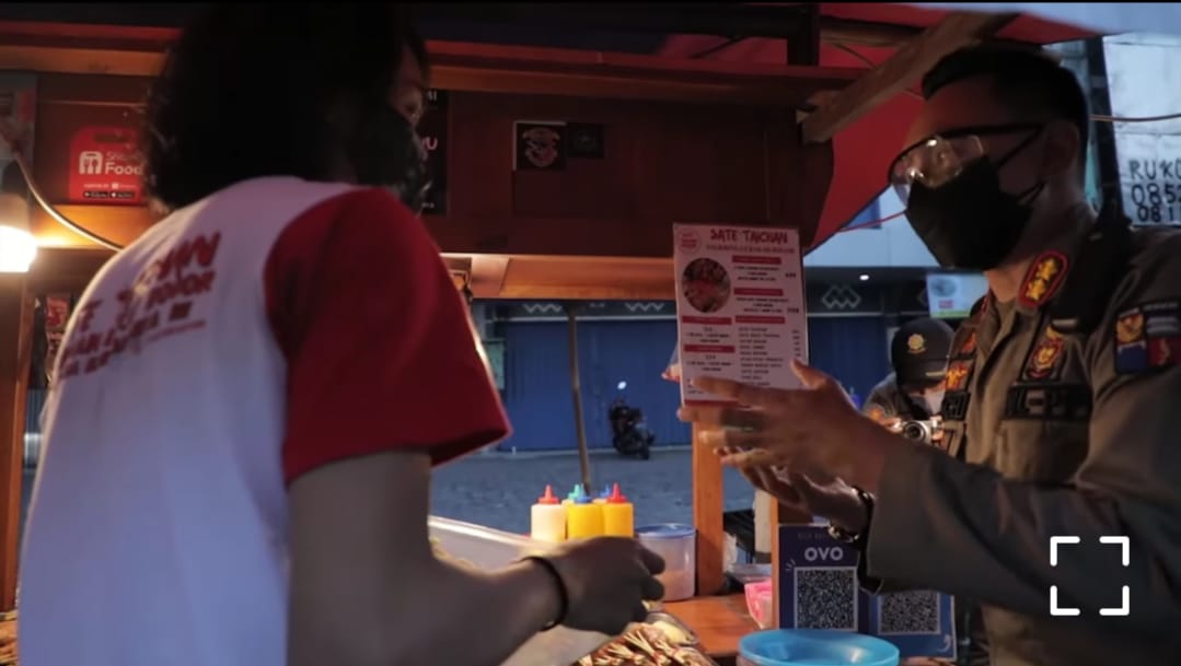 · ketikkan dan kunjungi website www.izuum.com · ketikkan nama . Keren, Sikap Humanis Kasat Pol PP Kota Bogor, Agustian