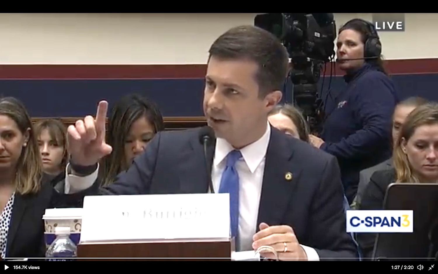 Pete Buttigieg desliga legislador pró-gás mentiroso com fatos concisos rápidos (vídeo)