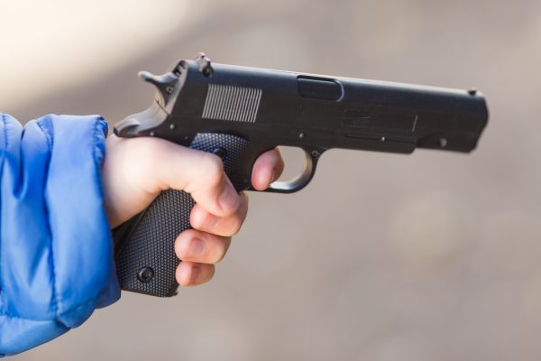 El oficial de hielo tira de las armas a las personas fuera de Maryland porque la gente aplica “I Am American” (Video) El oficial de hielo tira de las armas a las personas fuera de Maryland porque la gente aplica “I Am American” (Video)