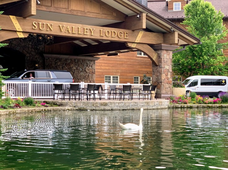 ŠOLA: NA MILIJARDERSKI DERNEK PRIVATNIM AVIONIMA