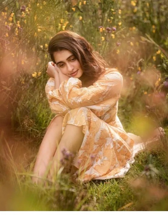 Bubblegum Star Manasa Choudhary ‘s  Natural Serene Style