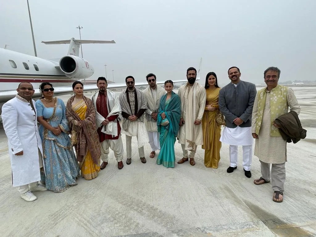 Celebs At Shri ram Ayodhya dhaam : Amitabh Bachchan,Ram charan  Rajinikanth, Alia-Ranbir Reach Ram Temple