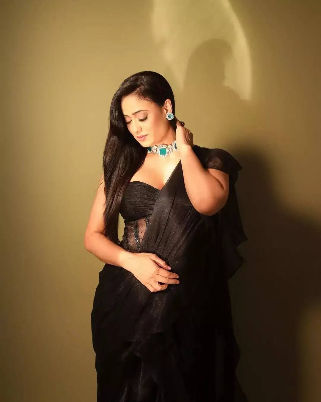 Shweta Tiwari’s Allure in a Stunning Black Ruffle Saree