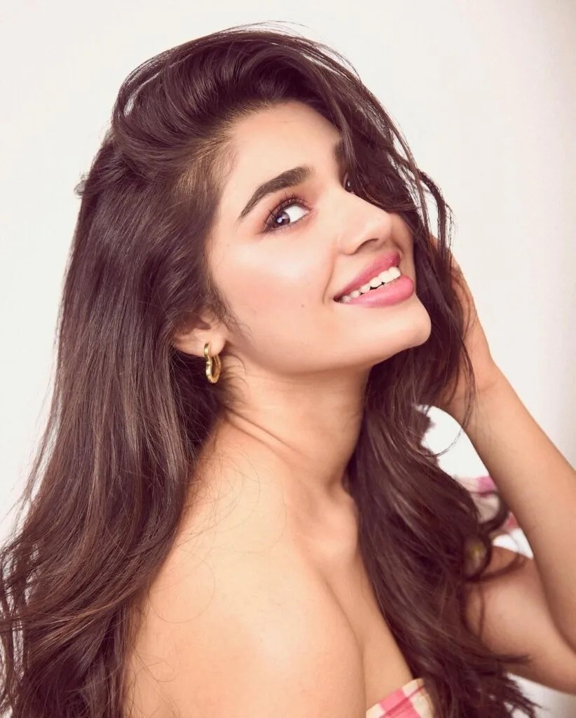Kriti Shetty’s Fashion Elegance Steals the Spotlight Amidst Busy Film Schedule