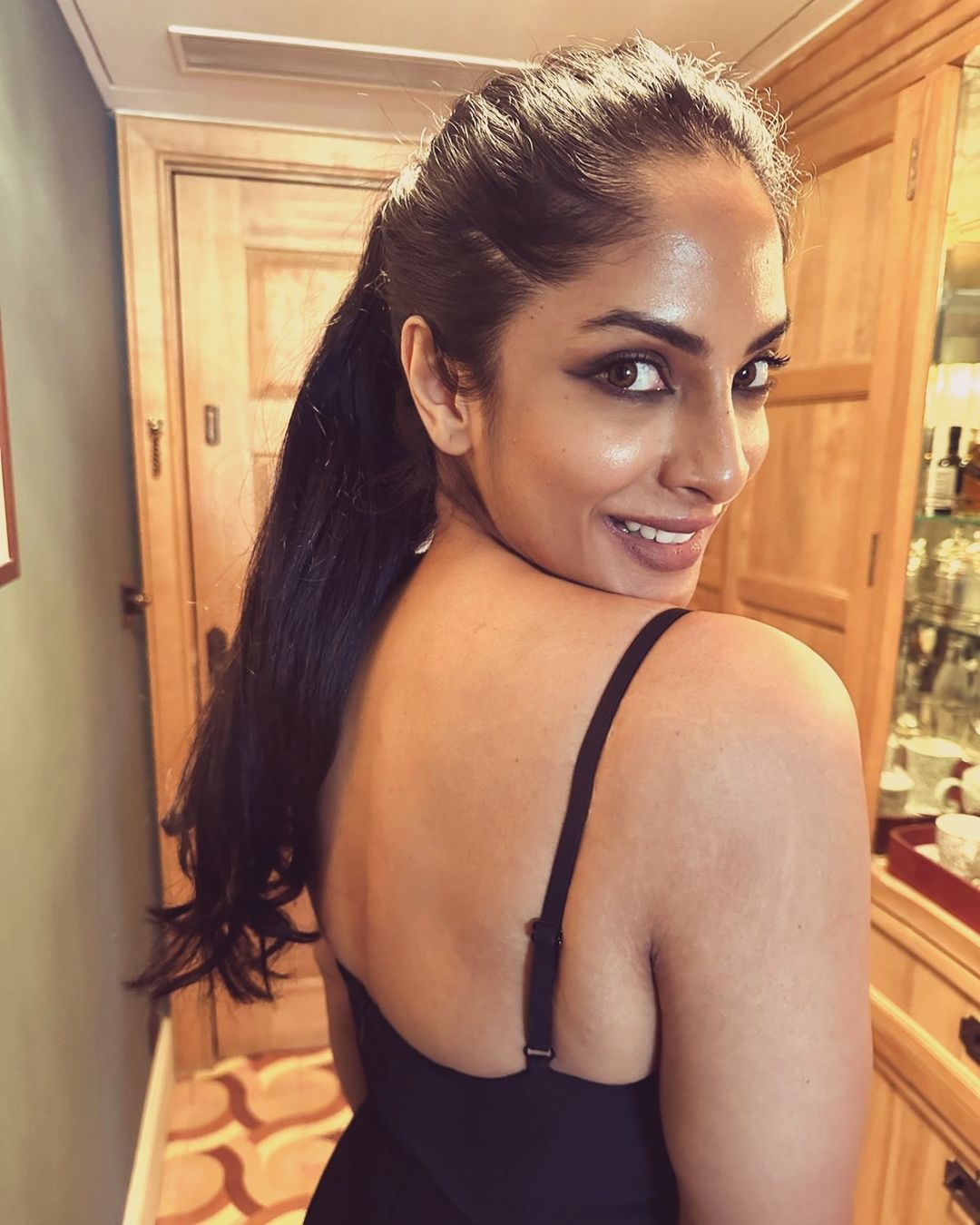 Salaar fame Shriya reddy slays in all black ensemble