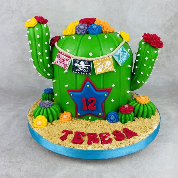 Tarta de cumpleaños de estilo mexicano personalizada, de Bonacasa Cake Design (Madrid)