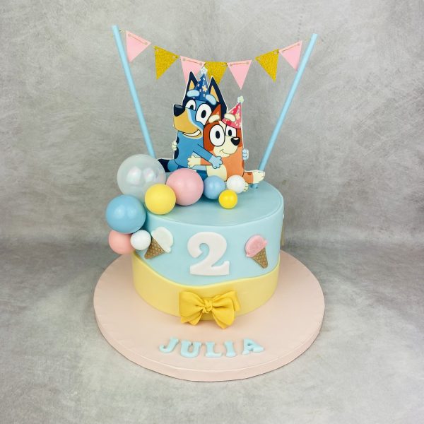 Tarta de cumpleaños de Bluey personalizada, de Bonacasa Cake Design (Madrid)