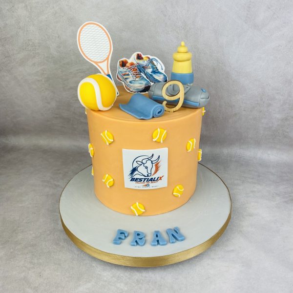 Tarta de cumpleaños de tenis personalizada, de Bonacasa Cake Design (Madrid)