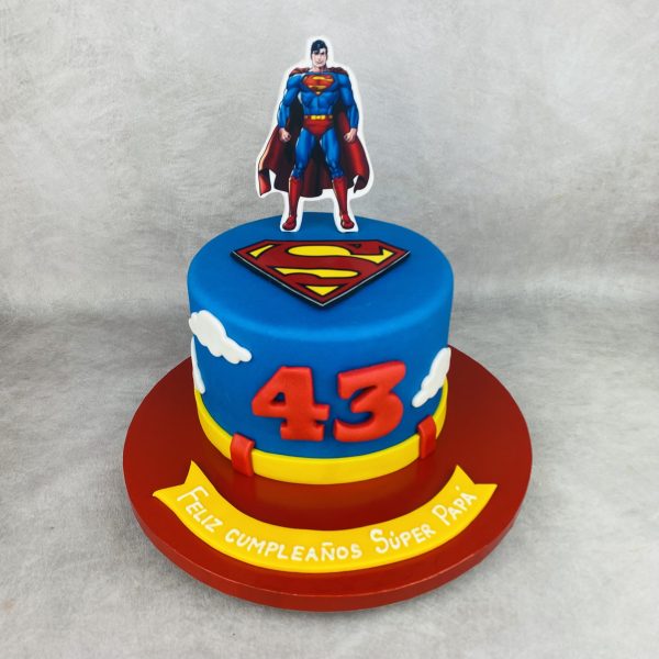 Tarta de cumpleaños para adultos personalizada, de Bonacasa Cake Design (Madrid)