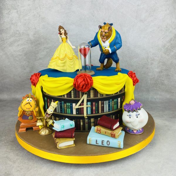 Tarta de cumpleaños de La Bella y la Bestia personalizada, de Bonacasa Cake Design (Madrid)
