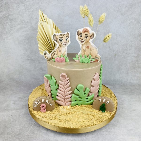 Tarta de cumpleaños de animales de la selva personalizada, de Bonacasa Cake Design (Madrid)