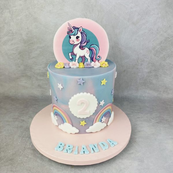 Tarta de cumpleaños de unicornio personalizada, de Bonacasa Cake Design (Madrid)