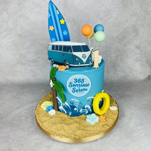 Tarta de cumpleaños de surf personalizada, de Bonacasa Cake Design (Madrid)
