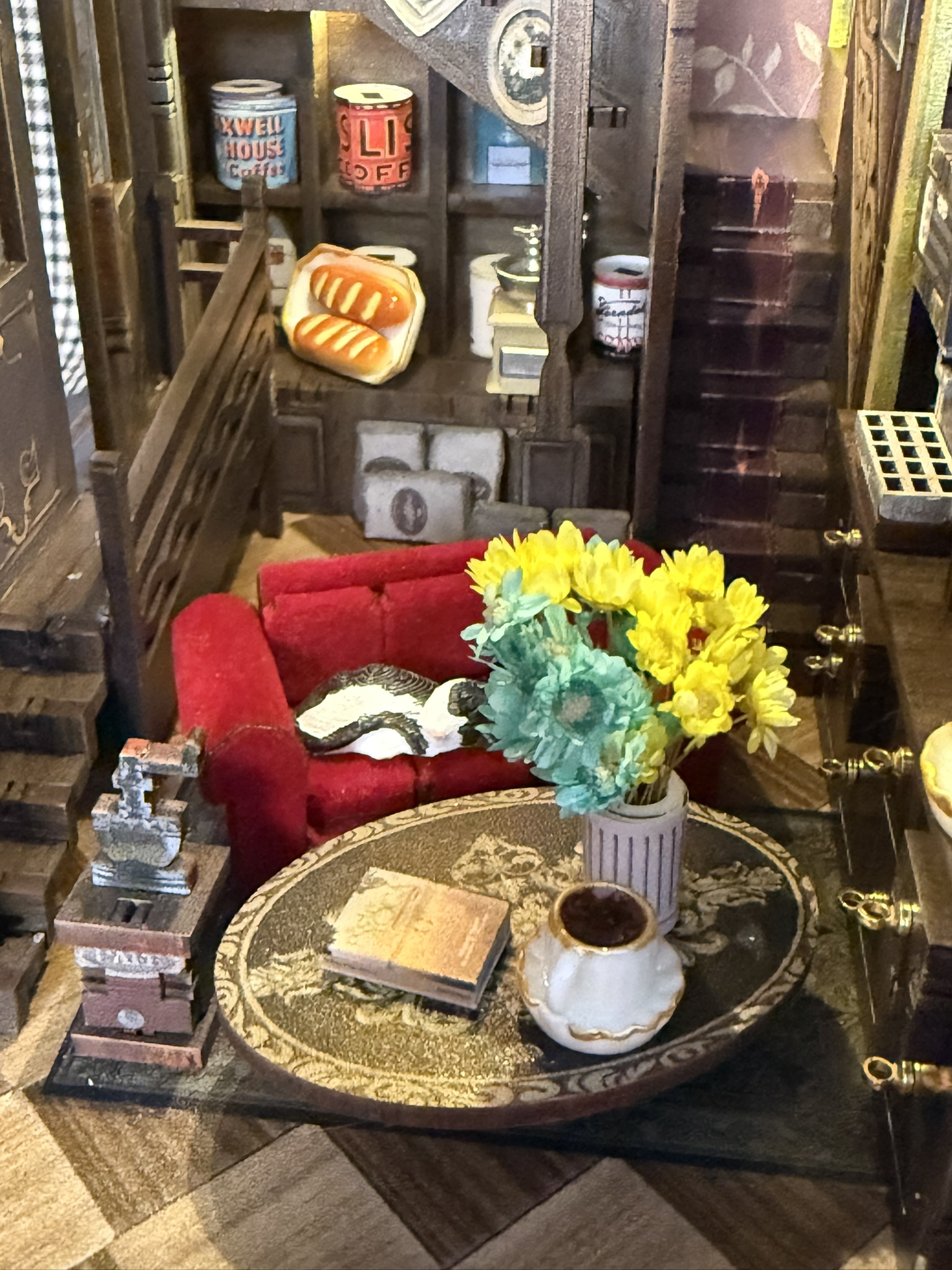 MiniCity Saisons Cafe book nook