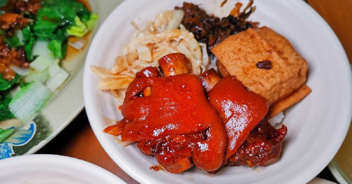 豬腳飯。軟Q入味美味豬腳，老饕絕不能錯過｜府前路豬腳飯