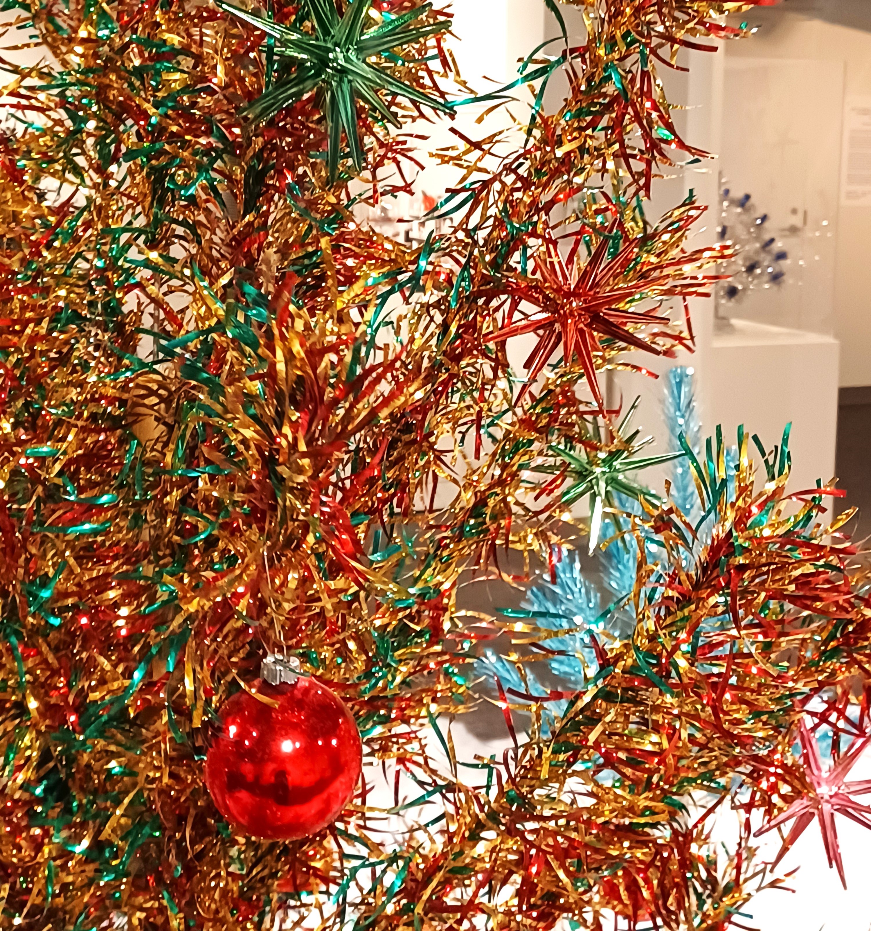 Retro fix–Explore a forest of vintage aluminum Christmas trees – borg