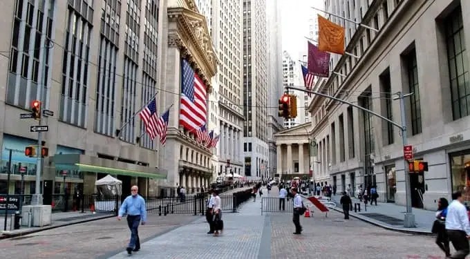 Dow Vadeli İşlemleri 140 Puan Yükseldi: Microsoft ve Meta Sonuçları Piyasayı Bölüyor