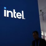 Yapay Zeka İyimserliğiyle Intel ve Amkor Yükseldi; eBay Düştü