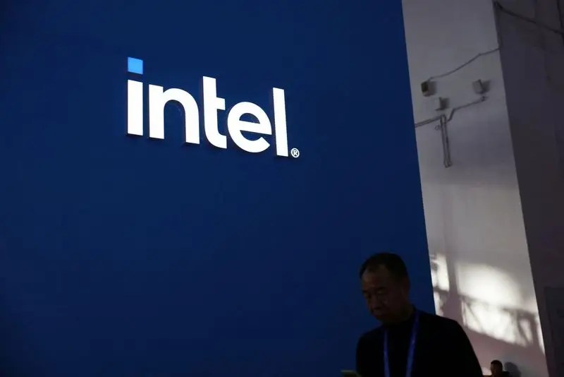 Yapay Zeka İyimserliğiyle Intel ve Amkor Yükseldi; eBay Düştü