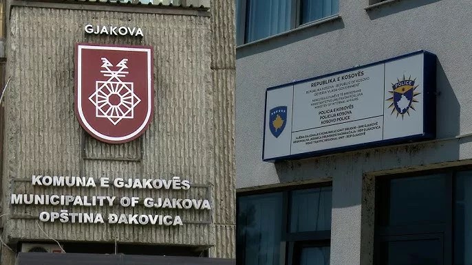 Kërkohet paraburgimi i zyrtarëve dhe ish-zyrtarëve komunal në Gjakovë që u arrestuan për dallavere me prona milionëshe