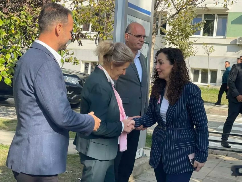 Presidentja Osmani dhuron proteza të gjirit për gratë e prekura nga kanceri