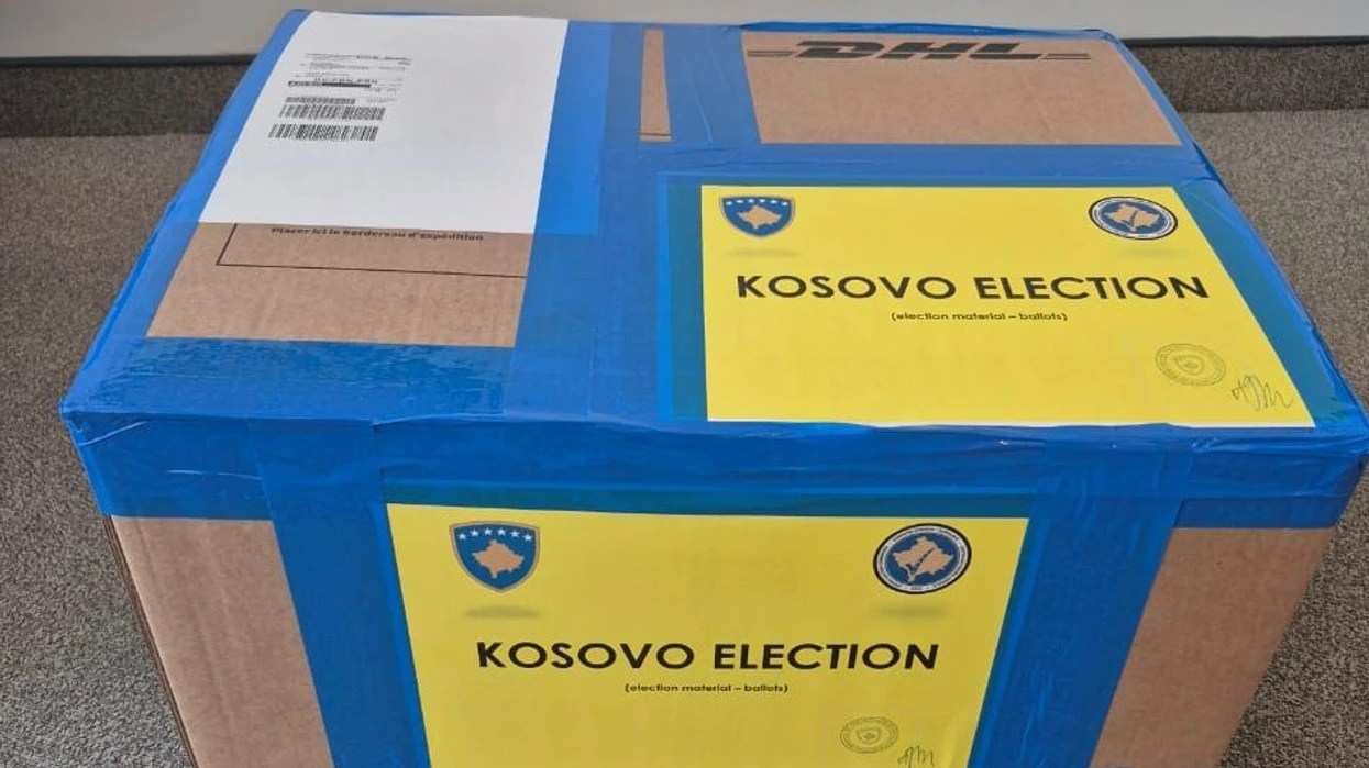 Rezultatet nga vendvotimet verifikohen, vazhdon numërimi i votave me postë – mbi 50 kuti të numëruara deri tash