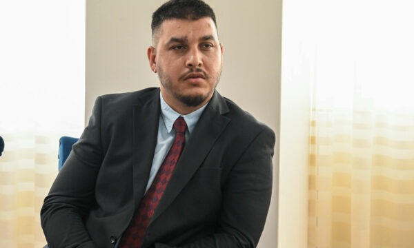 Deputeti Asllani konfirmon se do ta votoj Glauk Konjufcën për Kryeministër