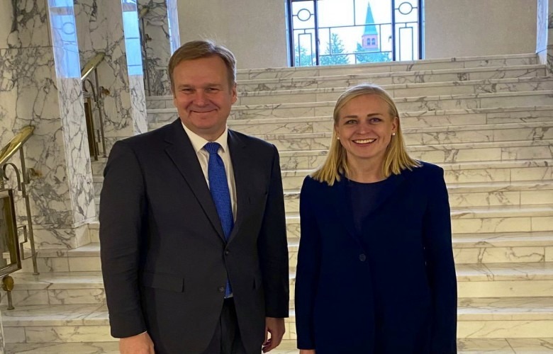 Sorensen dhe kryediplomatja finlandeze flasin për dialogun Kosovë-Serbi