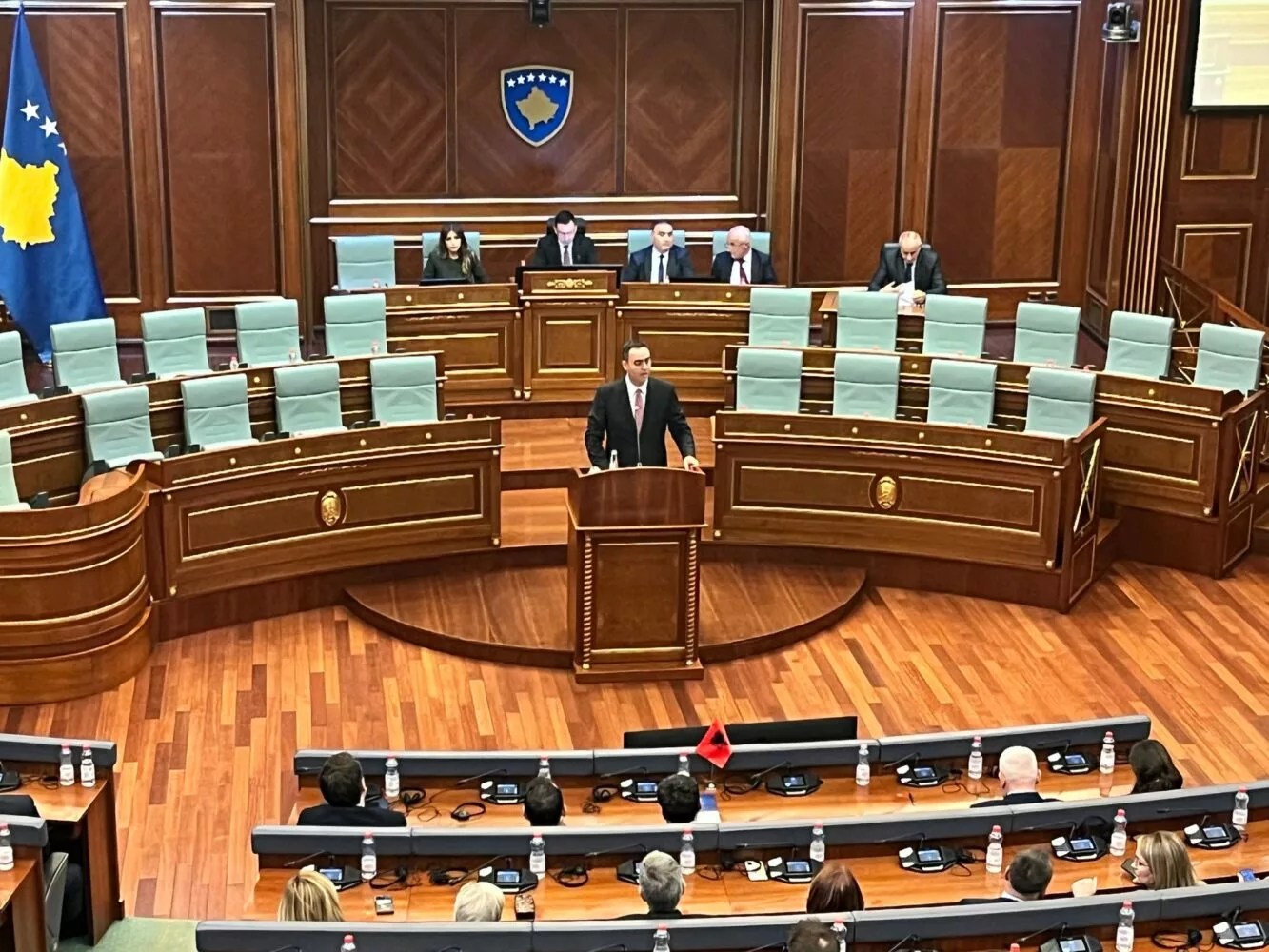 Konjufca e prezanton Albin Kurti zëvendëskryeministër dhe ministër i MPJD-së