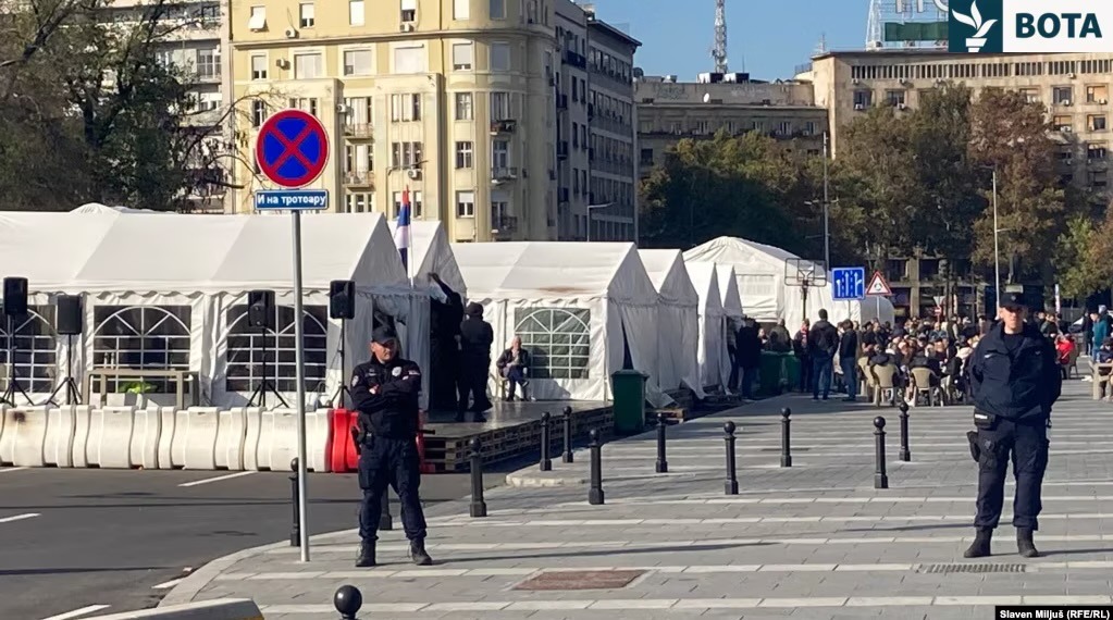 Biografitë kriminale në vijën mbrojtëse të pushtetit në Serbi