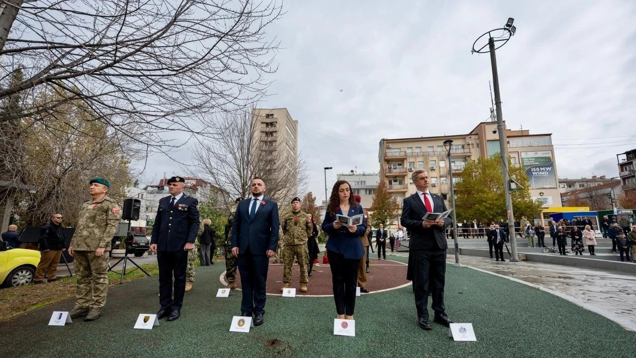 Osmani nderoi ushtarët britanikë në Ditën e Përkujtimit të Mbretërisë së Bashkuar
