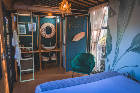 Decoración hotel boutique y acogedora del Glamping Bambú en Botanico Glamping
