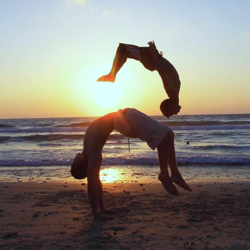 saut dynamique sur une plage