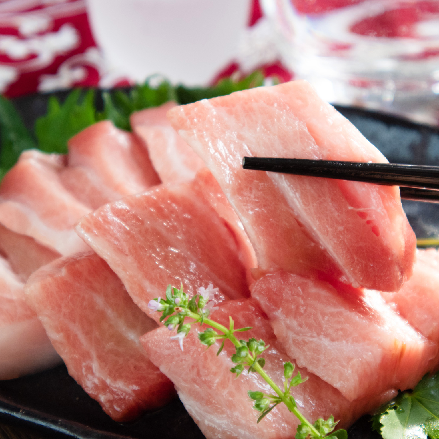 送料無料】本マグロ中トロ（訳あり）本鮪 皮付き 不揃い お刺身や寿司