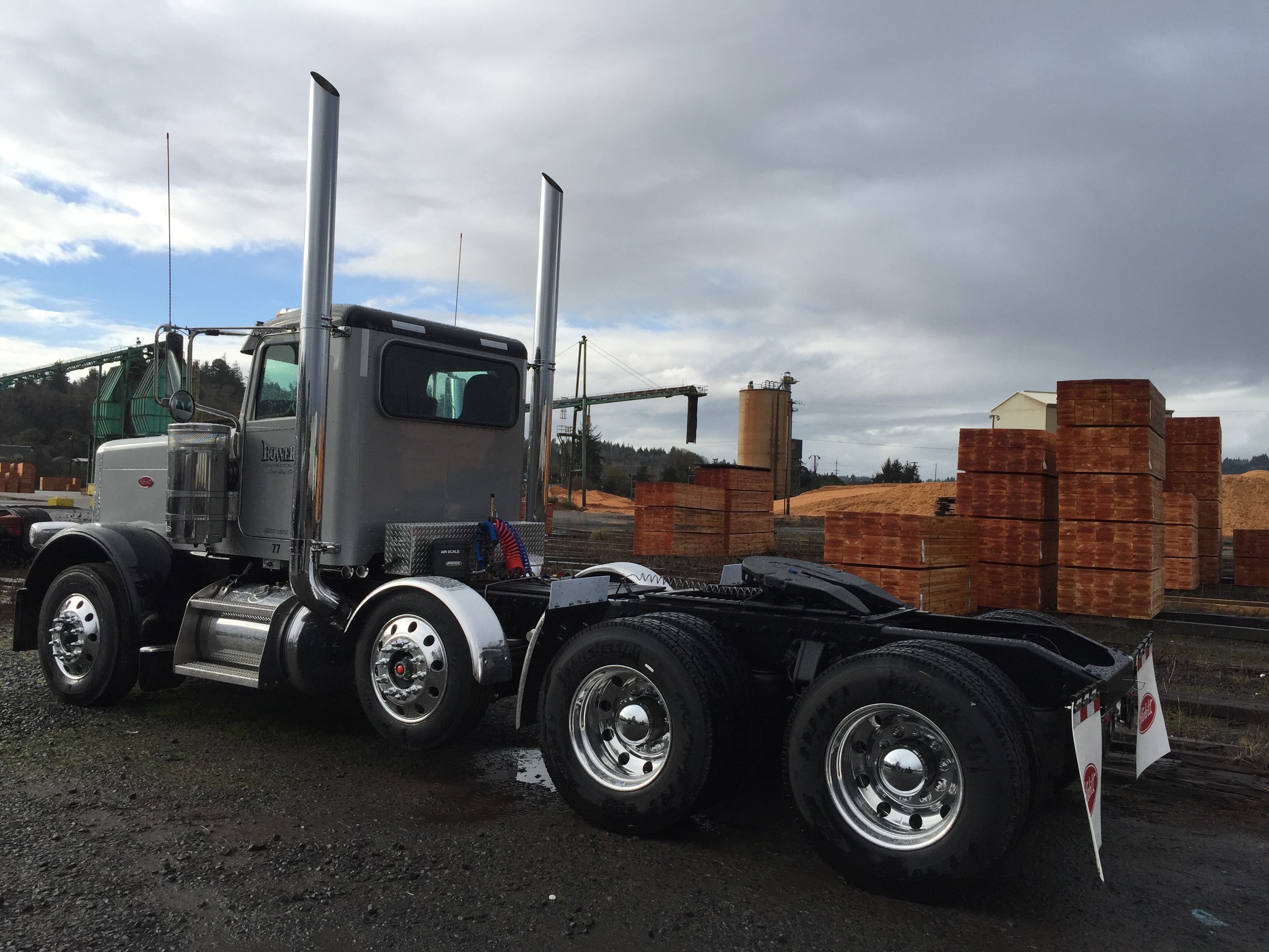 Coos Bay LumberCo. 3-Truck Willamette 新品 Equipment | Bowers Trucking Co. Coos Bay Oregon
