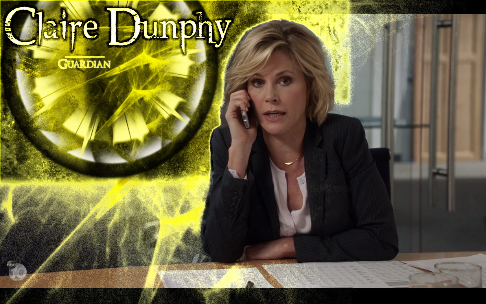 Claire Dunphy, Modern Family, ABC Network, 20th Century FOX TV, Hulu, Julie Bowen