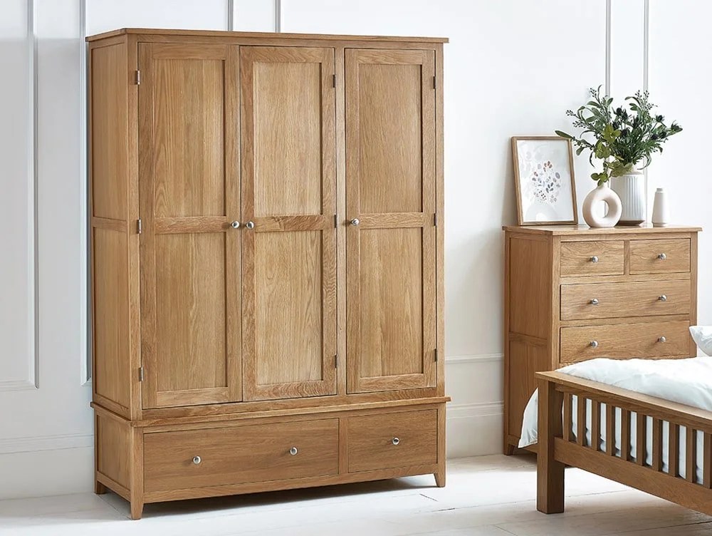 Julian Bowen Mallory Oak 3 Door 2 Drawer Wardrobe
