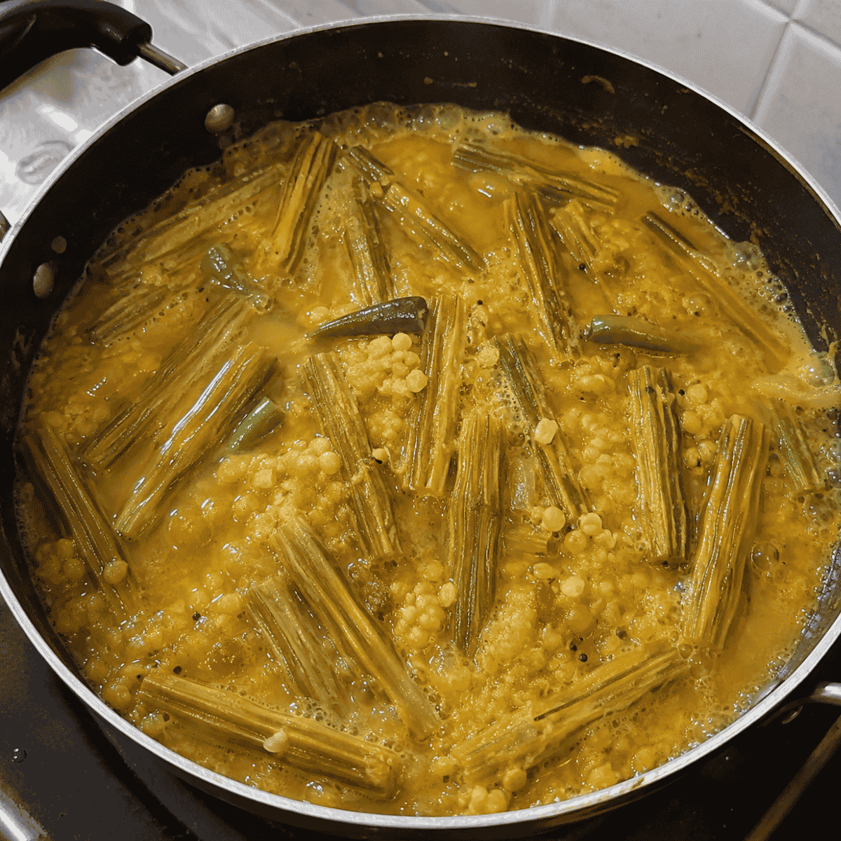 সজনে ডাটা দিয়ে মুগ ডাল রান্না