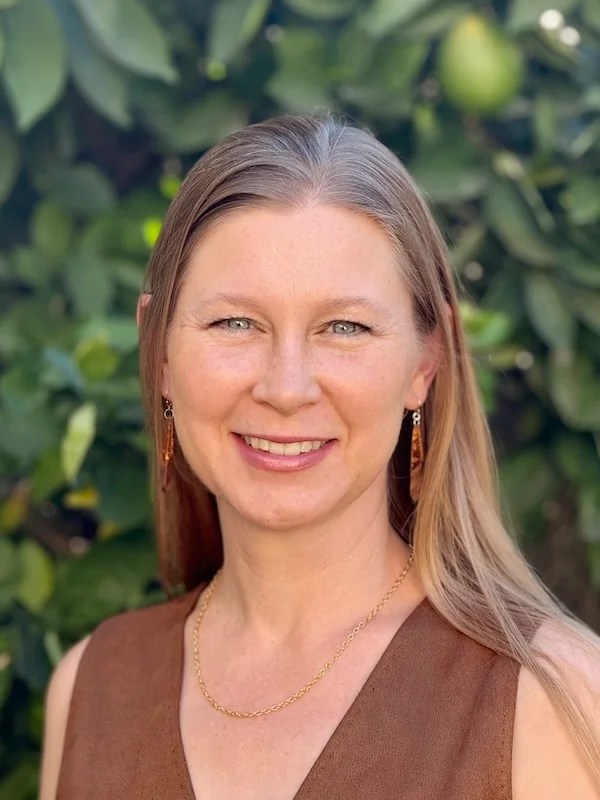 Emily Clawson breathing pattern retraining educator and functional breathing coach outdoors