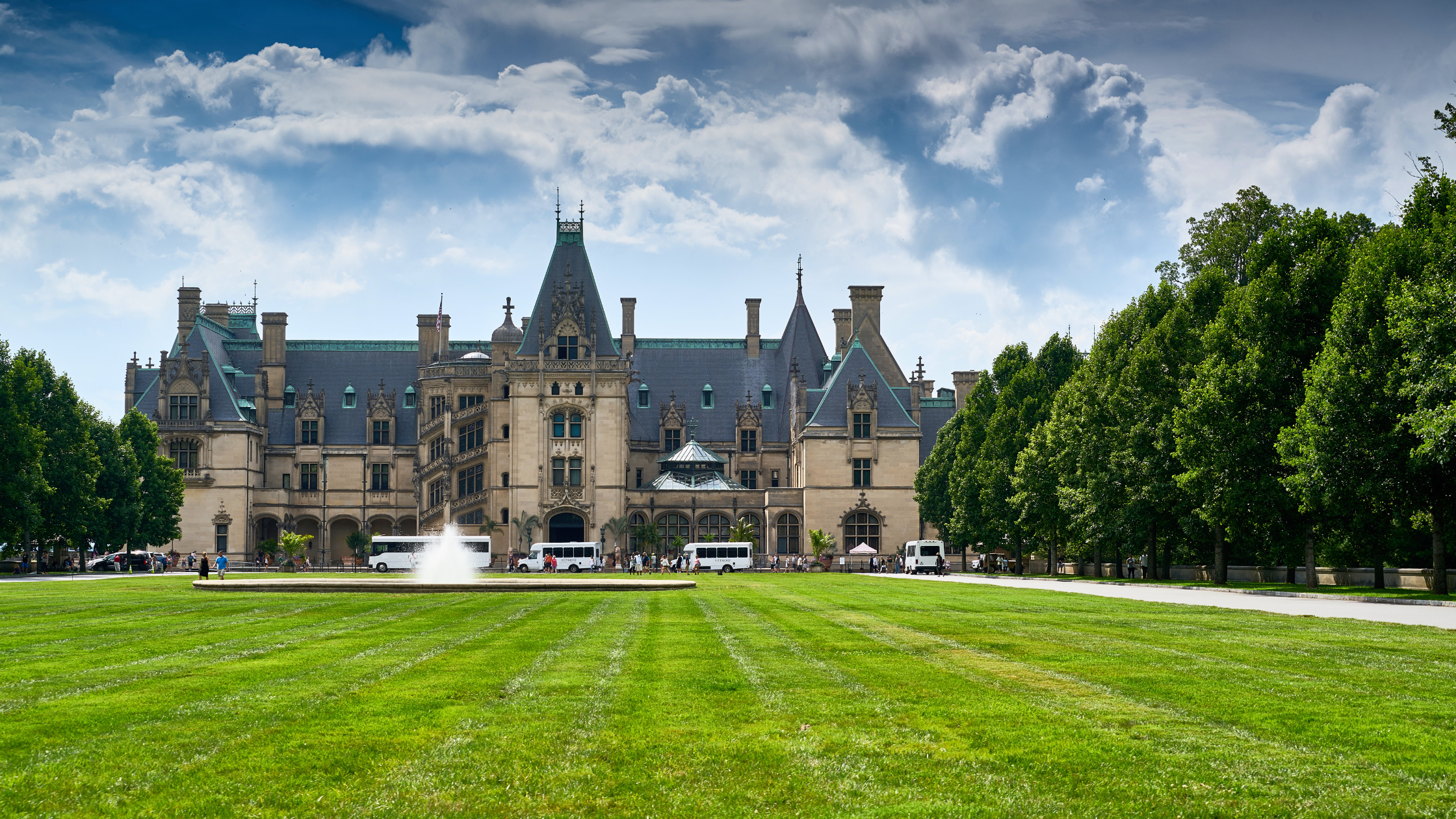 The front lawn of the Biltmore House in Asheville, North Carolina on a cloudy day.