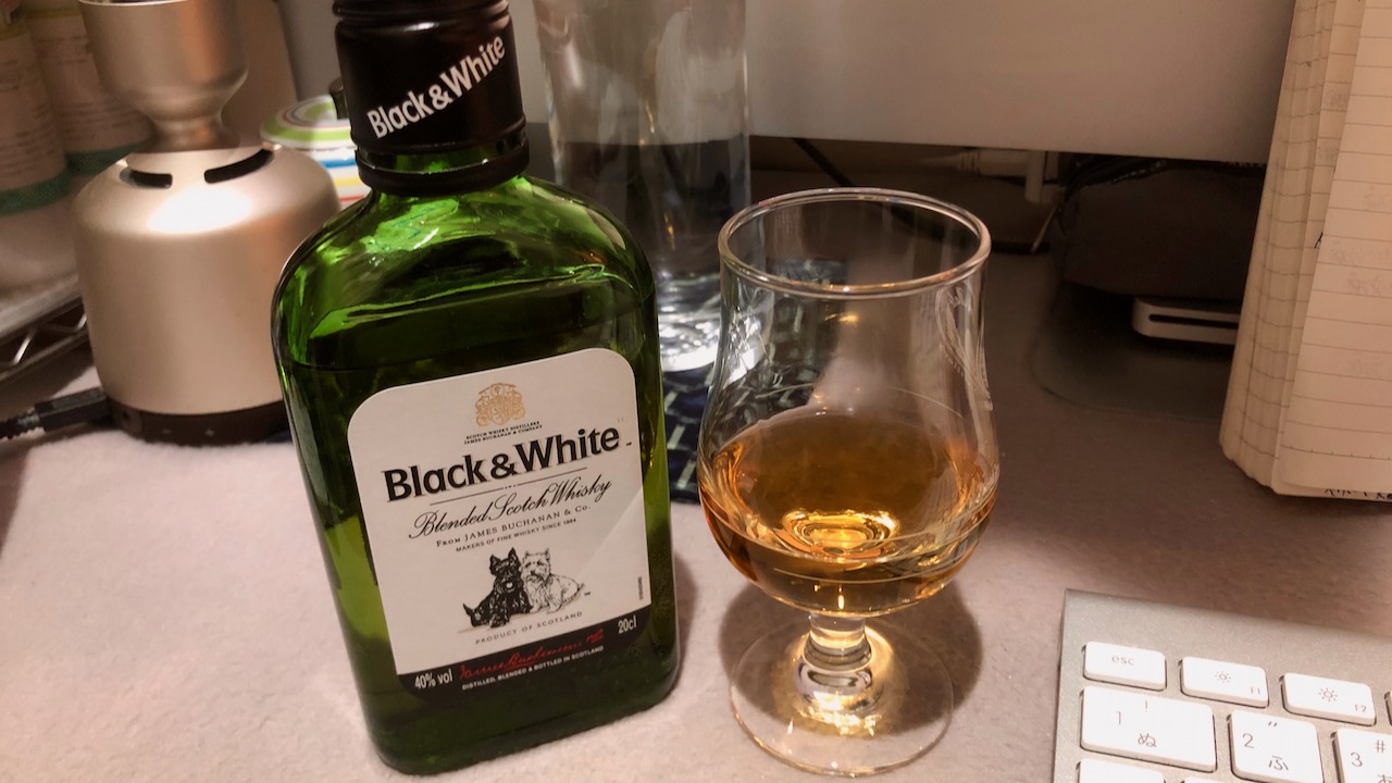 Black White Blended Scotch Whisky ブラック ホワイト Brewhound Tours